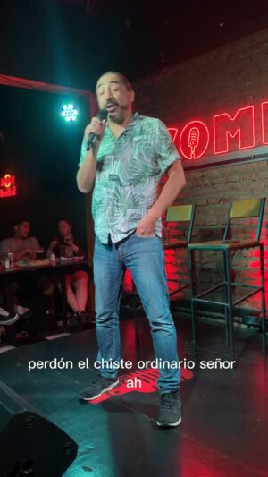 Rodrigo González Instagram - Improvisando con el público. Hoy segundo show en @comedy_restobar 
Entradas por @comedy_pass 
22:30 hrs