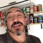 Rodrigo González Instagram - Están todas tapadas ziiiiii, pa que no digan que soy borracho, borrachito!! Tienes latas antiguas o nuevas exclusivas? Escríbeme a ver si hacemos negocio. No las voy a utilizar en caso de emergencia ziiii.