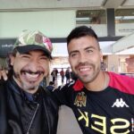 Rodrigo González Instagram - Camino a Calama para actuar en el @marinadelsolcalama me encontré con dos grandes del fútbol y con pasado azul! @miguelpinto_oficial y @gonza21espinoza Éxito! Pero no le ganen al @diego13_sanchez 😔😔😔🤣🤣🤣