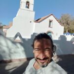 Rodrigo González Instagram - Chino con iglesia atrás. San Pedro. Chile lindo