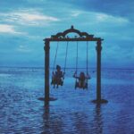 Rona Özkan Instagram - Great memories last forever 🎎🌊 #tbt #missing #those #summer #days #swing #in #the #sea #feeling #like #a #little #girl #in #love #with #bali #and #the #gilis