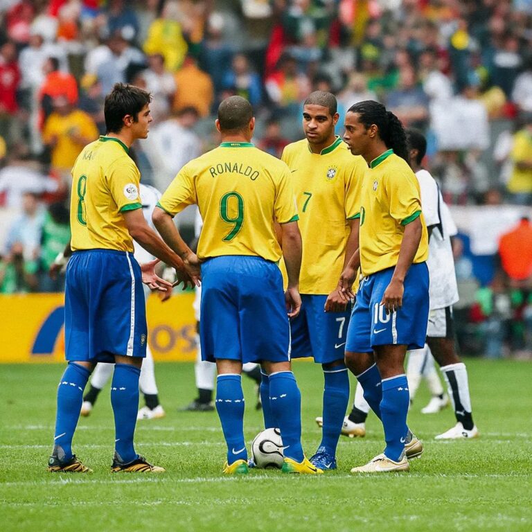 Ronaldinho Instagram - Quantas memórias com estes craques!!! 🇧🇷🇧🇷