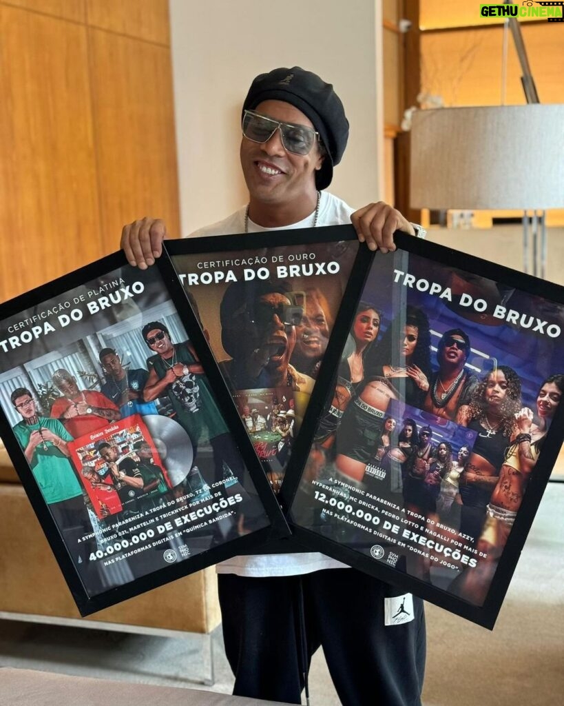 Ronaldinho Instagram - E daí vem muito mais 👊🏽 @tropadobruxo_ São Paulo, Brazil