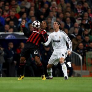 Ronaldinho Instagram - Meu primeiro gol na Champions com o @acmilan 🔴⚫
Lindo momento em um jogo tão importante… Sempre Milan!!! 💪🏾