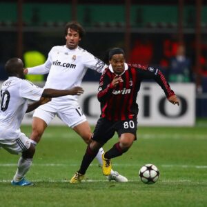 Ronaldinho Instagram - Meu primeiro gol na Champions com o @acmilan 🔴⚫
Lindo momento em um jogo tão importante… Sempre Milan!!! 💪🏾