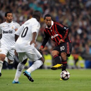 Ronaldinho Instagram - Meu primeiro gol na Champions com o @acmilan 🔴⚫
Lindo momento em um jogo tão importante… Sempre Milan!!! 💪🏾