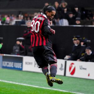 Ronaldinho Instagram - Meu primeiro gol na Champions com o @acmilan 🔴⚫
Lindo momento em um jogo tão importante… Sempre Milan!!! 💪🏾