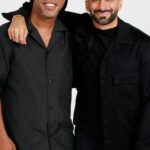 Ronaldinho Instagram - IT’S LIVE! #ABtalks with Ronaldinho - مع رونالدينيو | Chapter 166 Interview link in bio 📍رابط المقابلة في البايو You can watch the full interview @AnasBukhash YouTube channel. Bukhash Brothers