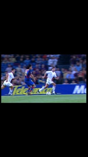 Ronaldinho Instagram - 20 anos da minha estreia pelo @fcbarcelona em um jogo meia noite!! Hora da Bruxaria Kkkkkkkk 🤣🤣🤙🏾