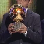 Ronaldinho Instagram - ⚽✨ Ronaldinho received the 2005 Ballon d'Or, in front of Zinédine Zidane and Michel Platini #ballondor #ronaldinho #ronnie