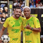 Ronaldinho Instagram - Satisfação dividir a quadra contigo mais uma vez meu irmão @ronaldinho. A jogada foi o “de menos” nesse momento 😂. 🏟️ @circuitobrasileirofutevolei 📍 @arena7bh #futevolei #footvolley Belo Horizante, Minas Gerais Brazil