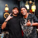 Ronaldinho Instagram - Todo sucesso a ti meu parceiro!! Boa sorte @neymarjr 🤙🏾