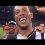Ronaldinho Instagram - Campeão Libertadores 2013!! 🏆 Este grupo foi especial... acreditamos e vencemos juntos!!! A torcida do Galo vai estar no meu coração pra sempre! 🤙🏾