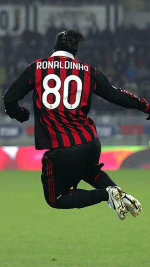 Ronaldinho Instagram - Complimenti @acmilan !!!
124 anni di questa bella e ricca storia 🤙🏾

#sempremilan 🔴⚫