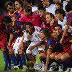 Ronaldinho Instagram - 13 anos da minha volta ao Camp Nou… Mt obrigado Capi, significa muito receber este troféu das suas mãos! 🤙🏾