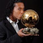 Ronaldinho Instagram - Ballon d'Or 2005 🏆 Sem palavras para descrever a emoção de receber este troféu... Obrigado a todos que estiveram comigo nessa jornada e me ajudaram a tornar este sonho possível!!! Obrigado!!!!!!!!!!