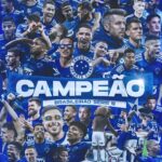 Ronaldo Instagram - Ainda sem palavras, tentando assimilar tudo o que vivemos nos últimos meses. Nós. Nação Azul. SAF @cruzeiro. Da diretoria aos sócios-torcedores. Da comissão técnica à arquibancada. Dos bastidores ao campo. O acesso mais rápido da história da série B já era uma conquista nossa - com nove meses do projeto de reconstrução do clube, o melhor resultado possível. Aí vem o título que, claro, como vocês, eu já estava na expectativa. Mas do sofá? Com seis rodadas de antecedência? Outro recorde? Pra minha vida, mais um capítulo de superação com o futebol. Pra nossa Raposa 🦊, o seu devido lugar: a elite do esporte. É Série A! É Campeão! Como disse dias atrás, vamos por mais! Muito mais! Vamos juntos! 💙