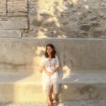 Rosa Diletta Rossi Instagram - Ischia Nostalgia di un tempo che mi piaceva Come le coppette di fragole, col gelato alla crema. Come i fiori che fioriscono un giorno solo. Come il tempo di un caffè.