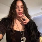 Rosalía Instagram - Proposito del año: ultimo sigarrito del año. FELIZ 2024 CARISSS GRACIAS A TODOS X ESTAR AHÍ SIEMPRE❤️‍🔥