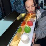 Rosalía Instagram - MERCiiiiii POR TODAS LAS FELICITACIONES DE CUMPLEEE yo mas LIBRA Q NUNCA PARISELANDO EN LA CIUDAD DEL AMOR con mis mejores amigos disfrutandome esto de hacerme mayor abrazoss y bliss pa tods🤍❤️❤️🍧🍾🍧🍾🍧✨✨💫✨🎂🎂🎂 Paris, France
