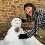 Rosanna Jegorel Instagram – Let it snow 🤍✨
(Swipe si tu veux voir une photo de moi et mon mec)