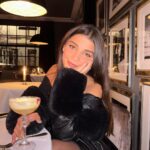 Rosanna Jegorel Instagram – Never forget my lipgloss Odette en Ville