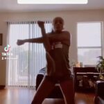 Royce Reed Instagram - Getting ready for Cheer Practice… @bcubadcats #BCUBadcats #hbcucheer #coachRoyce #Roycereed #kickswivel #kickswivelchallenge #trending #viraldances #explorepage 🤣🤣🤣