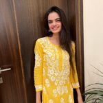 Ruhanika Dhawan Instagram - 🤍💛 #ruhaanikadhawan #indianwear