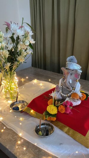 Ruhanika Dhawan Instagram - Happy GaneshChaturthi to all ...May Lord Ganesha bless you and your family with peace, prosperity and happiness.🙏🏼
#ganapatibappamorya 🌺🙏 #ganeshchaturthi 
Bappa arrives 🙏🙏🙏 #fyp