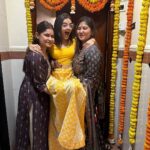 Ruhanika Dhawan Instagram - मेरे अपनों के लिए, मेरे सपनों के लिए, मेरे आज के लिये, मेरे भविष्यं के लिये, मेरे हर अच्छे और कठिन समय के लिए में परमात्मा का धन्यवाद करती हूँ। ... मैं सदा अपने ईश्वर, गुरु,पिता माता, पृथिवी,के आगे सिर झुकाती रहु... 🙏🏻
