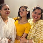 Ruhanika Dhawan Instagram - मेरे अपनों के लिए, मेरे सपनों के लिए, मेरे आज के लिये, मेरे भविष्यं के लिये, मेरे हर अच्छे और कठिन समय के लिए में परमात्मा का धन्यवाद करती हूँ। ... मैं सदा अपने ईश्वर, गुरु,पिता माता, पृथिवी,के आगे सिर झुकाती रहु... 🙏🏻
