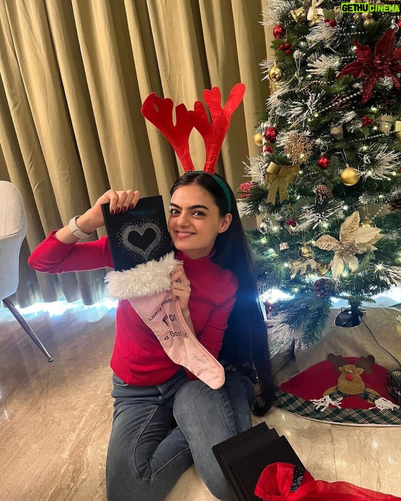 Ruhanika Dhawan Instagram - Dad...or rather I should say my real-life Santa’s festive surprise just made this Christmas extra special! 🎄✨ Unwrapping the magic of ‘Youva Dazzle’ journals, turning every thought into a sparkling memory.📓💖 Grateful for these heartwarming moments and the creativity that my dad inspires. Wishing you all a season filled with love, joy, and a touch of sparkle! ✨🎁 #Dazzle #Journals #YouvaWorld #festive #Youva #YouvaSatinFabric #caseboundnotebook #satincovers #journal #sequence #Learn #Think #create #trend #trending #buynow #ChristmasMagic #youvaproducts #festivegifts #ruhaanikaforyouva #ruhaanikadhawan #fyp