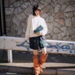 Ruka Instagram - 最近寒くなったけど 冬の太陽昼間明るくて暖かい☀️❣️ ちょっとオーバーサイズクリーミー色のかわいいデザインスウェットと ベイカー風な短パンでちょっと肌見せるのは好きー 寒いから長めのブーツにした👢 今回の主役は新作として登場した、 新アイコンバッグ「ケイト・スペード ダコタ」 モダンなクロコエンボスレザーデザインと 光沢感のあるチェーンストラップとレザークロスボディストラップが付属し変化自在✨ 色んな気分やシーンによってムードを変えるのも楽しみの一つ✨ 2023の冬も色々これからもっと楽しもう！⛄️🌈✨ #katespadejapan #katespadenydakota #ケイトスペード