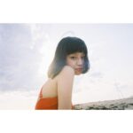Ruka Instagram - みんなさんへ 私が、シンガー・デビューすることが決定した！ 記念すべきデビュー曲は、ゆらゆら帝国『空洞です』のカヴァーです。 2021年2月に発売を予定しているデビュー盤には、同曲の日本語ヴァージョン、私自身が訳詞を手掛けた中国語ヴァージョン、そして山本精一さんによる「Adrenalineヴァージョン」の3曲を収録。 アナログ盤と配信でのリリースとなる。 すごくドキドキです。 速くみんなに聴いてほしい！ 楽しみいっばいです♪ 是非一緒に楽しみにしてください 『空洞です』明年2/10发售 來年我将以歌手身份在日本正式出道。 出道單曲将翻唱#ゆらゆら帝国#的『空洞です』，除了演唱这首歌的日文版， 我也亲自译制了中文版，以及由山本精一老师打造的Adrenaline版也会收录在这张专辑中。 新专辑计划明年1/27在各大音乐平台上线，实体专辑将于2/10正式发售！ 希望大家多多支持！💽✨