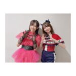 Rumi Okubo Instagram - ⁡ テレビアニメ【推しの子】 苺プロダクション☆ファン感謝祭2023🍓 ⁡ オフショットその②！ ⁡ 全員で朗読や振り返りトーク、 バラエティコーナーをやりました！ バラエティは面白かったけど色々酷かった(笑) でもこのメンバーだから安心して、 楽しむことが出来ましたね！ ⁡ 朗読はなんと伊賀さんの生演奏付き🎹✨ 豪華すぎて演技も引き締まりました！ 音楽と芝居の相乗効果ってすごい！！ ⁡ ⁡ そしてライブパート🎤 新生B小町の3人は、本当に このメンバーで良かったって改めて思います。 当初スタッフチームからは 「衣装も振り付けも完全再現でなくても出来るところまでで大丈夫ですよ」 と、気遣って言って頂いていました。 ⁡ でも衣装の完全再現も、 振り付けの完全再現も、 私はやるならとことんやりたい！と、 思っていましたが… だけど、私たちは3人。 それぞれの考え方がありますし、 完全再現が絶対正しいわけではないので、 強要するのではなく話し合って決めようと、 あくまで私の意見として事務所に提出したら、 他の2人からも同じ回答だったと！ 本当に嬉しかったですね…✨ ⁡ そして「サインはB」の2番から アイ役のりえちゃんが出てくるエモ演出！！ ✨🤍❤️❤️💛✨ リハで何度もやったのに、 本番は新鮮な気持ちで感動しました🥺 「大好きだった、憧れだったアイと 同じステージで歌って踊ってる…！」 私の中のMEMちょが震えてました😈🌟 ⁡ 最後はアニメの2期が2024年に放送されることが 発表され、こちらもめちゃくちゃ盛り上がりましたね！ 舞台編…果たしてどうなるのか！？ もちろんMEMちょも出ますからね♪ 皆さん引き続きお楽しみに！ ⁡ ⁡ 最後の挨拶でも言いましたが、 今回「ああなんて素晴らしい景色だ」って思えたのは、 【推しの子】を産み出してくださった 赤坂アカ先生、横槍メンゴ先生、 アニメ制作チームの皆さん、 共に切磋琢磨するキャストの皆さん、 そして何より、応援してくださるファンの皆さんがいてくれたからです。 【推しの子】はこの全員で作っている、作っていくんだなと、改めて思いました。 ⁡ ⁡ まだまだ盛り上がっていきましょう！！！ これからもよろしくお願い致します🙇‍♀️✨ 感謝祭おつめむ〜😈🌟 ⁡ パンフレット用のその③もあるよ！ ⁡ ⁡ #推しの子 #苺プロダクションファン感謝祭2023