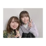 Rumi Okubo Instagram - ⁡ テレビアニメ【推しの子】 苺プロダクション☆ファン感謝祭2023🍓 ⁡ オフショットその②！ ⁡ 全員で朗読や振り返りトーク、 バラエティコーナーをやりました！ バラエティは面白かったけど色々酷かった(笑) でもこのメンバーだから安心して、 楽しむことが出来ましたね！ ⁡ 朗読はなんと伊賀さんの生演奏付き🎹✨ 豪華すぎて演技も引き締まりました！ 音楽と芝居の相乗効果ってすごい！！ ⁡ ⁡ そしてライブパート🎤 新生B小町の3人は、本当に このメンバーで良かったって改めて思います。 当初スタッフチームからは 「衣装も振り付けも完全再現でなくても出来るところまでで大丈夫ですよ」 と、気遣って言って頂いていました。 ⁡ でも衣装の完全再現も、 振り付けの完全再現も、 私はやるならとことんやりたい！と、 思っていましたが… だけど、私たちは3人。 それぞれの考え方がありますし、 完全再現が絶対正しいわけではないので、 強要するのではなく話し合って決めようと、 あくまで私の意見として事務所に提出したら、 他の2人からも同じ回答だったと！ 本当に嬉しかったですね…✨ ⁡ そして「サインはB」の2番から アイ役のりえちゃんが出てくるエモ演出！！ ✨🤍❤️❤️💛✨ リハで何度もやったのに、 本番は新鮮な気持ちで感動しました🥺 「大好きだった、憧れだったアイと 同じステージで歌って踊ってる…！」 私の中のMEMちょが震えてました😈🌟 ⁡ 最後はアニメの2期が2024年に放送されることが 発表され、こちらもめちゃくちゃ盛り上がりましたね！ 舞台編…果たしてどうなるのか！？ もちろんMEMちょも出ますからね♪ 皆さん引き続きお楽しみに！ ⁡ ⁡ 最後の挨拶でも言いましたが、 今回「ああなんて素晴らしい景色だ」って思えたのは、 【推しの子】を産み出してくださった 赤坂アカ先生、横槍メンゴ先生、 アニメ制作チームの皆さん、 共に切磋琢磨するキャストの皆さん、 そして何より、応援してくださるファンの皆さんがいてくれたからです。 【推しの子】はこの全員で作っている、作っていくんだなと、改めて思いました。 ⁡ ⁡ まだまだ盛り上がっていきましょう！！！ これからもよろしくお願い致します🙇‍♀️✨ 感謝祭おつめむ〜😈🌟 ⁡ パンフレット用のその③もあるよ！ ⁡ ⁡ #推しの子 #苺プロダクションファン感謝祭2023