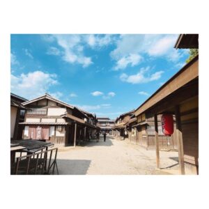 Rumi Okubo Instagram - ⁡
⁡
写真その②
⁡
推しの子コラボはもちろん、
様々なところも楽しませて頂きました！
建物の世界観が作り込まれていたので
歩くだけでも楽しい…😌
お化け屋敷や立体迷路にも挑戦しました！
お化け屋敷は李依ちゃんもごまちゃんも
怖がって私の腕にしがみついてきてて、
両手に華だったので幸せでした…笑🌼👻
いや私も怖かったですけどね！
人が怖がってるとズンズン進んじゃうタイプです！
⁡
そして、私の大好きなエヴァ発見！！！
初号機の手のひらに乗れるなんて…
最高かよ✨✨
エントリープラグは時間的に難しかったので、
次に行った時は乗りたいと思います！
ちなみに私はエヴァ弍号機推しなので、
いつか弍号機、もちろん零号機も…
エヴァの立体像が
たくさん作られる日を夢見てます🙏🏻
⁡
⁡
映画村はまだまだ楽しめるところがいっぱい
あったので、また是非行きたいです✨
皆さんも行かれる際は推しの子コラボを
楽しみつつ、他のアトラクションにも是非
挑戦してみてくださいね〜🥷⚔️
⁡
⁡
⁡
#東映太秦映画村
#推しの子
#大久保瑠美
#高橋李依 ちゃん
#伊駒ゆりえ ちゃん
⁡
⁡
⁡
⁡