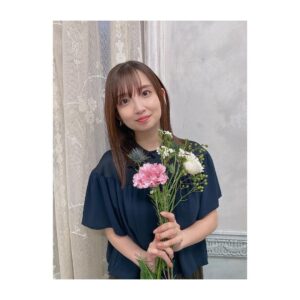 Rumi Okubo Instagram - ⁡
⁡
9月27日！
お誕生日を迎えました🎂✨
⁡
皆さんの応援のおかげで、
今も声優として色々なことができています！
今年もコメント欄を解放しますので、
インスタでも是非皆さんのお声を聞かせてください☺️
⁡
応援してくれる人がいることは当たり前ではないし、
頑張らせて頂ける現場があることも当たり前ではないし、
任せてもらえる役があることも、当たり前ではない。
⁡
1つ1つに感謝しつつ、
キャラクターを大切にする心を忘れずに、
ファンの皆さんを楽しませ続けられるよう、
34歳も頑張ります💪🏻(*´◒`*)
⁡
⁡
これからも、大久保瑠美をよろしくお願いします✨
⁡
⁡
⁡
写真はちょうど撮影があって、
可愛いお花もあったので撮ってもらいました🥳💐
撮影の詳細も情報解禁をお楽しみに♪
⁡
⁡
⁡
⁡
#大久保瑠美
#お誕生日
#おめでとう私ぃ！