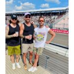 Ryan Hansen Instagram - 🌴🏁F YEAH F1 MIAMI!!!🏁🌴 Just an insane trip with the best dudes in the world! @daxshepard @matthewstylist @bestfriendaaronweakley @erickrich @charcurtis @f1 @danielricciardo F1 Miami Grand Prix