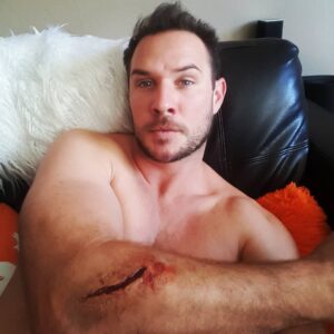 Ryan Merriman Instagram - When you wrap on set at 6am and just want to get home! You end up with a #fxmakeup gash on your arm all day🤣🤣#setlife #sundayfunday #nightshoot #coffee #millertime