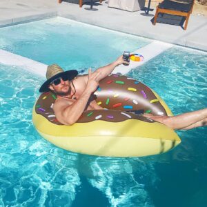 Ryan Merriman Instagram - When it rains in Burbank....you head to Palm Springs👍🍻 #tgif #floaties #floatgame #homefortheweekend #hakunamatata