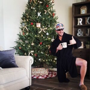 Ryan Merriman Instagram - When ya wake up on a Saturday and ya feelin good....this is the pose☝️👍 #robe #robegame #slippers #uggs #santaflatbrim #christmastree #realtree