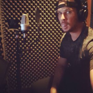 Ryan Merriman Instagram - It's really hard to sit in a dark soundless room for hours when all you can think about is turkey and green bean casserole!!! #work #looping #hungry #thanksgiving hurry up!! #greenbeancasserole is my JAM!!!😭😭👊