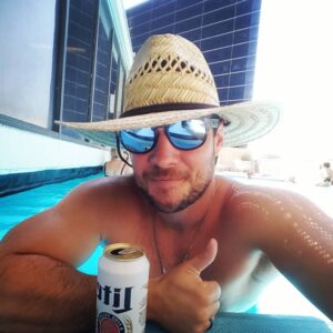 Ryan Merriman Instagram - kiss my ass 101 degrees!! The Long drive was totally worth it👍😎. #millertime #float #hakunamatata #noworries