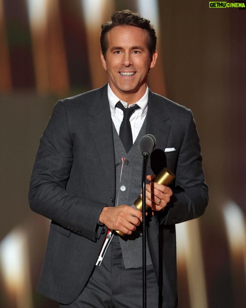 Ryan Reynolds Instagram - Thank you @peopleschoice for the 2022 Icon Award. Next year I’m gunning for Supporting Icon. Thank you to my friend, @comedianlilrel for the intro and kind words. And if you saw my speech, and you want to work in the same business as me but didn’t think there was room for you at the table, check out our two organizations, @groupeffortinitiative and @creativeladderorg. These non-profit organizations are awesome and here to help. Last night was amazing. Thank you, @thombrowne for this incredible suit. Thank you @vivianbaker for making me look three weeks younger. 💥💥
