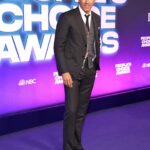 Ryan Reynolds Instagram – Thank you @peopleschoice for the 2022 Icon Award. Next year I’m gunning for Supporting Icon. Thank you  to my friend, @comedianlilrel for the intro and kind words. 

And if you saw my speech, and you want to work in the same business as me but didn’t think there was room for you at the table, check out our two organizations, @groupeffortinitiative and @creativeladderorg. These non-profit organizations are awesome and here to help. 

Last night was amazing. Thank you, @thombrowne for this incredible suit. Thank you @vivianbaker for making me look three weeks younger. 💥💥