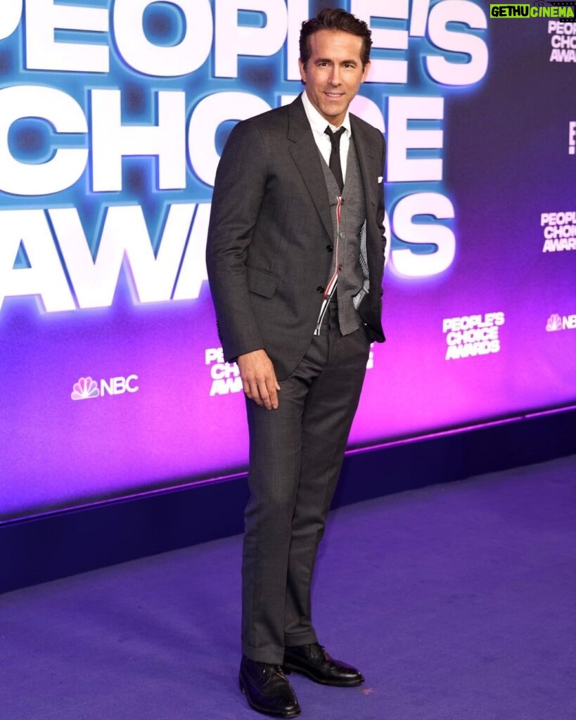 Ryan Reynolds Instagram - Thank you @peopleschoice for the 2022 Icon Award. Next year I’m gunning for Supporting Icon. Thank you to my friend, @comedianlilrel for the intro and kind words. And if you saw my speech, and you want to work in the same business as me but didn’t think there was room for you at the table, check out our two organizations, @groupeffortinitiative and @creativeladderorg. These non-profit organizations are awesome and here to help. Last night was amazing. Thank you, @thombrowne for this incredible suit. Thank you @vivianbaker for making me look three weeks younger. 💥💥