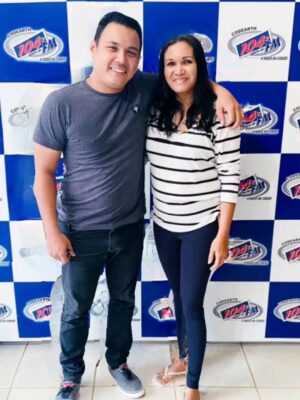 Ryan Vasquez Instagram - Ontem estive no programa "Alô cultura" na @radio104.9fmcodearth