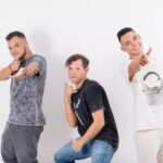 Ryan Vasquez Instagram - Momentos bom: não importa quanto tempo passar sempre vão ser lembrados e sempre você vai ficar grato com todos por ter sido escolhido para ser o protagonista Me lembro que foi nesse mesmo mês de abril estávamos chegamos aqui na cidade que virou minha segunda casa Humaitá. Éramos três meninos atrás de um sonho, atrás de uma oportunidade, atrás de uma estabilidade. Quero agradecer a Nara Glenda seu esposo Caniggia também a dona Denna pelas camisas maravilhosas que patrocinou para a gente e o gran talentoso e autor das fotos John Elder Depois de 205 semanas, hoje oficialmente estou postando 5 fotos em homenagem a minhas primeiras fotos profissional. Lembrança de uma semana antes da seguinte data: 9 de maio de 2018 Agradecimento para: @dona_denna Pelas Camisas @fotografojohnelder Pela Fotos @caniggiachaves Por arrumar nosso cabelo magicamente @naraglendaa por fazer esse momento acontecer @victorabadia_ pelo transporte Olha comenta quantos anos tenho em Humaitá? 😍 TAG: #Ryanvasquez #musica Humaitá, Amazonas
