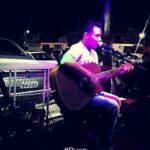 Ryan Vasquez Instagram - Cantando Ayer en #portovelho #brasil cada vez que una persona se cae en el Camino en busca de lo que ama tiene que levantarse y seguir. Significa que la perseverancia es importante para llegar a la meta agradecido con @medjoycinha @crisgama3430 por llevarme y cuidar de mi y por este momento en el bar a @thainaraoly y @liviajamylle ( @liviaethainara ) por lá oportunidad.
